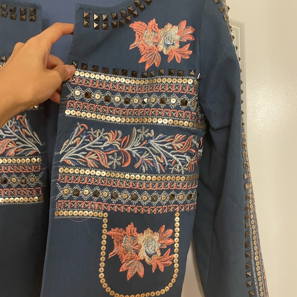 embossed denim jacket - Picture 3 of 9